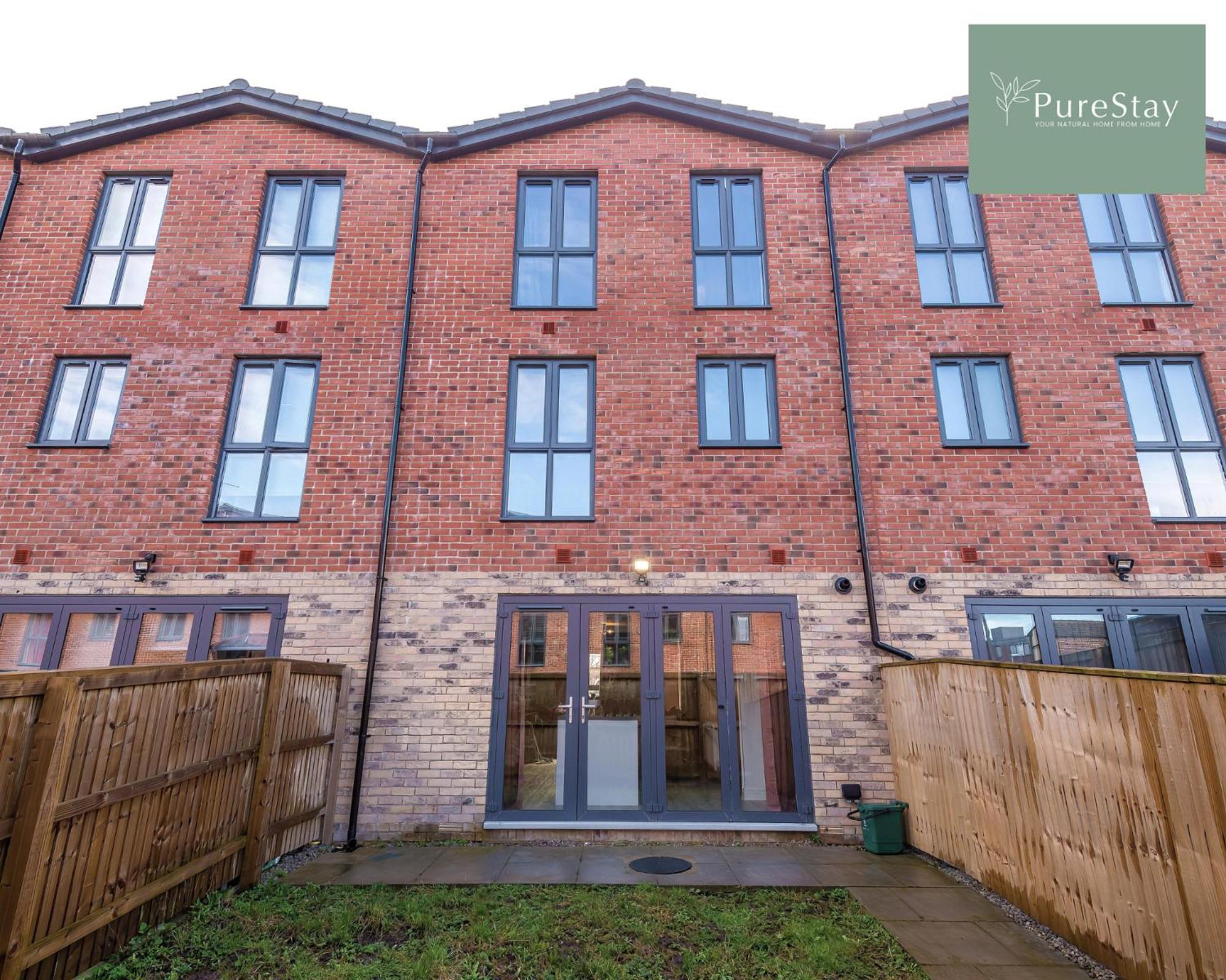 Stunning Five Bedroom Manchester House With Free Parking By Purestay Short Lets & Serviced Accommodation 外观 照片